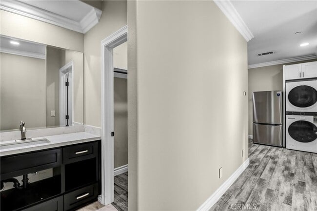 Building Photo - 3329 E Virginia Ave