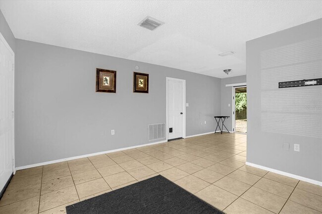Building Photo - 15115 Omaha St