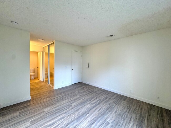 Building Photo - Great 2B/2BA Condo in Mira Mesa!