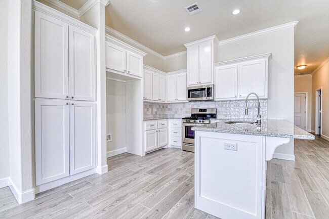 Building Photo - 3112 Pebble Pond Dr