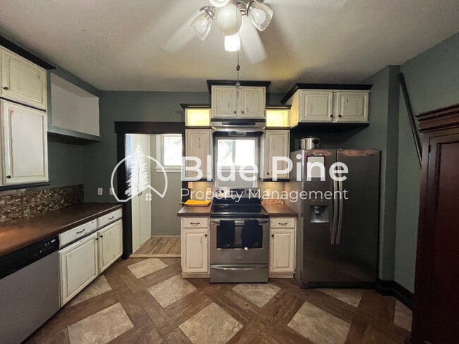 Building Photo - 542 K St