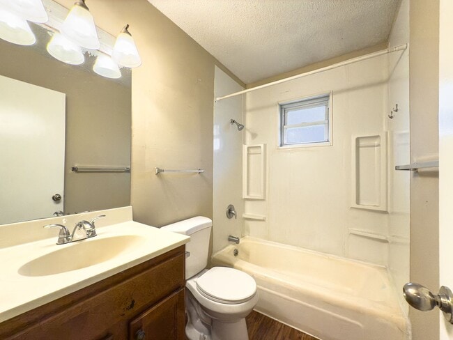 Building Photo - 2503-2503 E Morris Dr