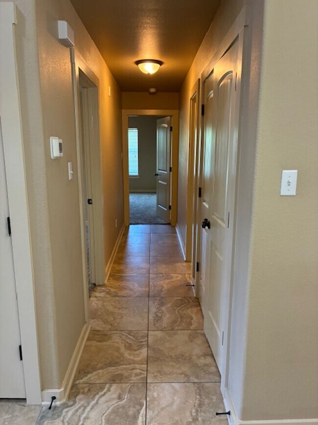 Building Photo - 3301 Lineage Loop