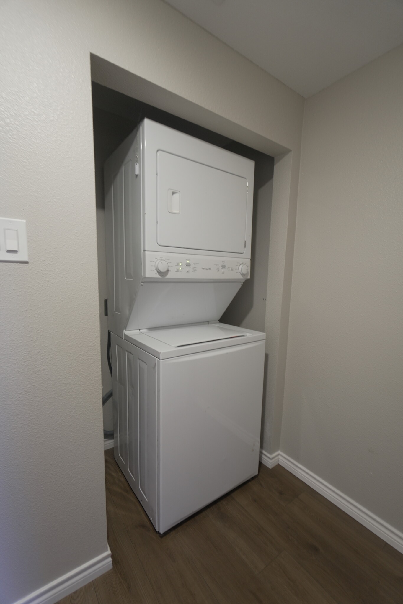 Stackable washer/dryer - 2708 Pin Oak Ln