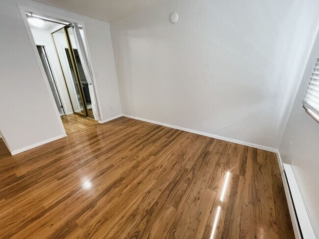 Building Photo - Modern 1st-Floor Studio with Resort Amenities & Prime Location