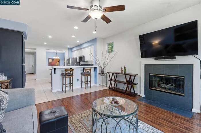 Building Photo - 2271 Montecito Ct