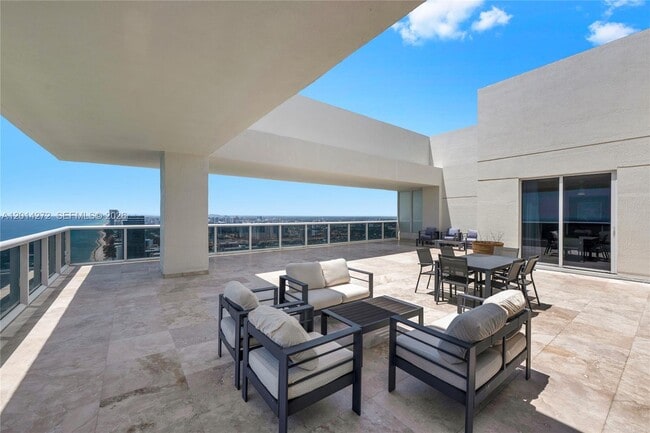 Building Photo - 1830 S Ocean Dr