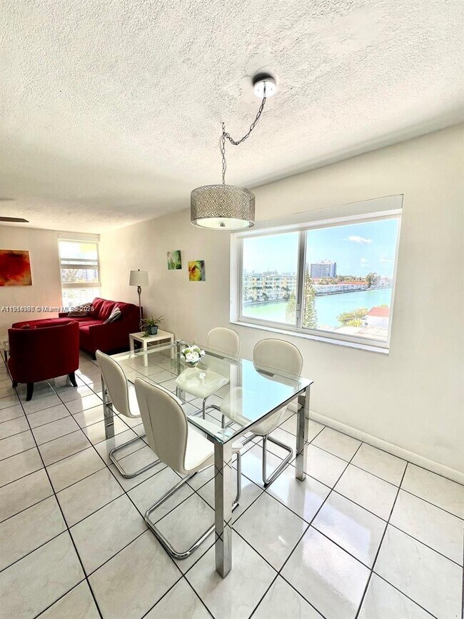 Building Photo - 8001 Crespi Blvd