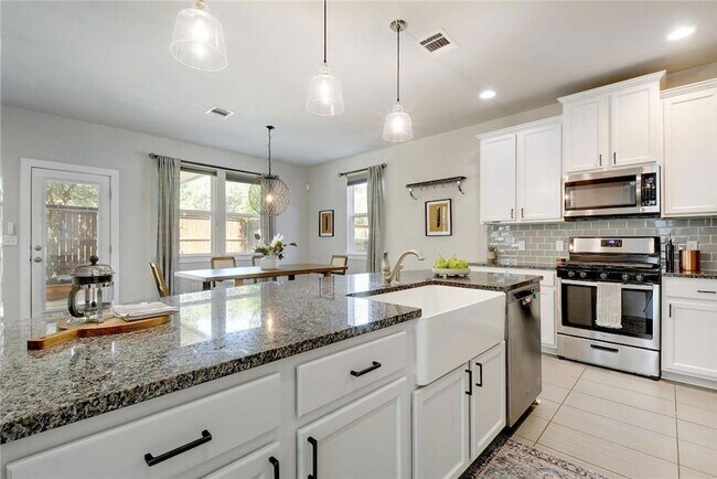 Building Photo - 7408 Buchholz St