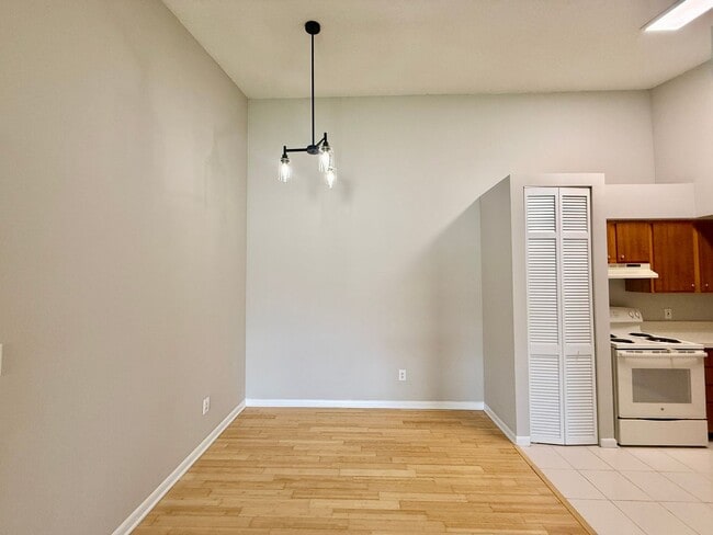 Building Photo - Cute 3/2 Townhome in Winter Park - close t...