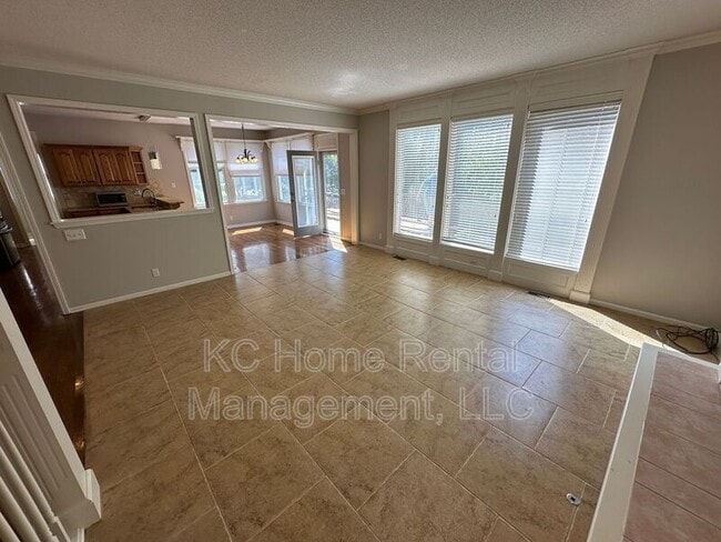 Building Photo - 5605 W 153rd Terrace