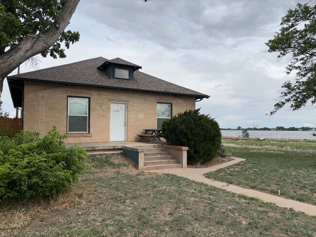 Building Photo - One of a kind ranch home with lake mountain views!