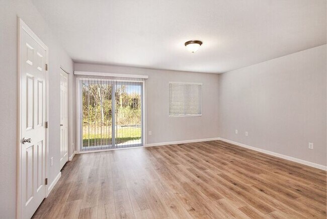 Building Photo - 2223 Macatawa Ln