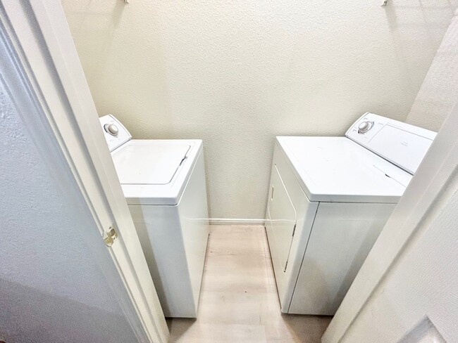 Building Photo - BEAUTIFUL 1 BEDROOM, 1 BATHROOM CONDO LOCA...