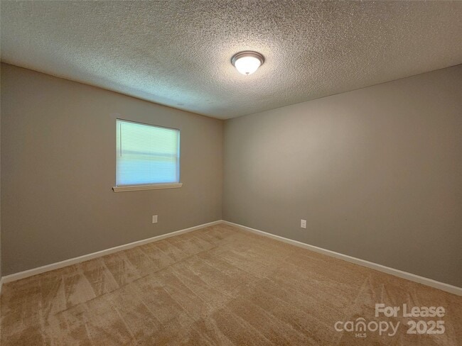 Building Photo - 4633 Club View Dr