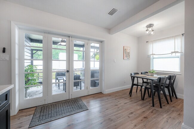 Building Photo - 2400 34th Ave N