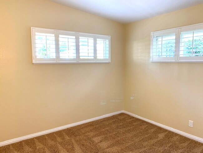 Building Photo - Ventura | 3 Bed + 1 Bath | Belfast Ln