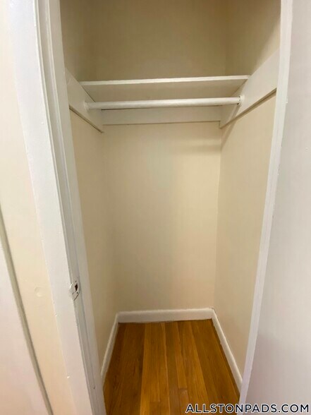 Building Photo - 84 Gardner St