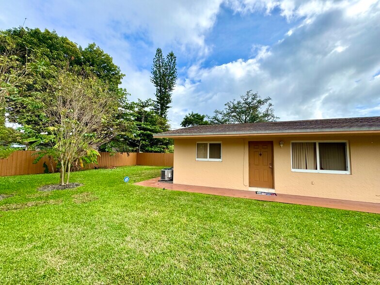 Building Photo - 6133 Buchanan St