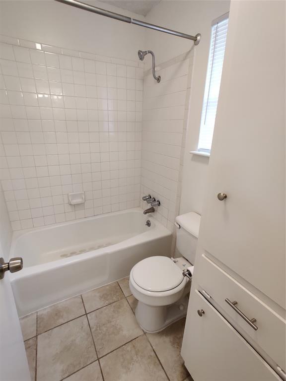 Building Photo - 5103 Summerset Trail