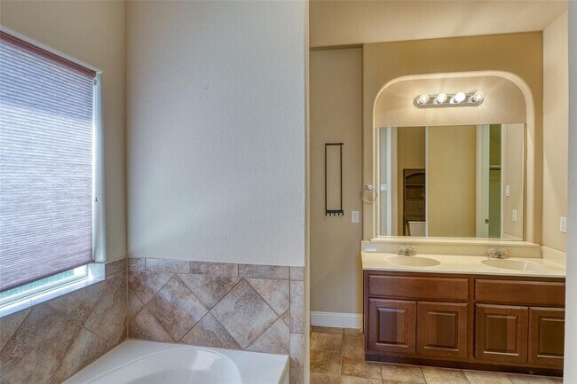 Building Photo - 11033 Desert Willow Loop