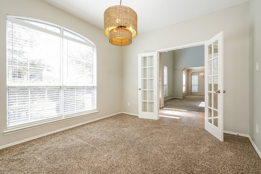 Building Photo - 925 Trailwood Dr