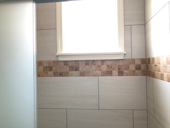 Master bath - 5304 Colodny Dr