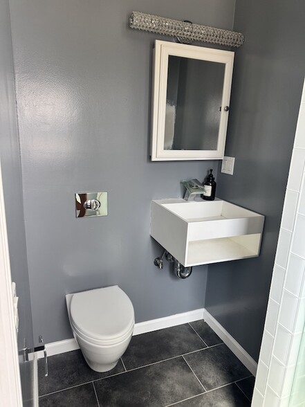 Ensuite bathroom - 4223 La Salle Ave