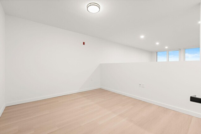 Building Photo - 1 Mallory Ave