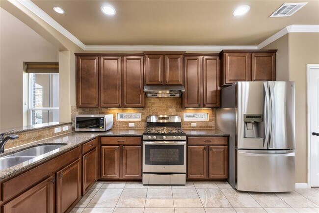 Building Photo - 13400 Briarwick Dr
