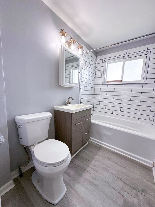 Building Photo - Newly Rehabbed Cozy 2BR Home Near Downtown Columbus – Modern Updates for Only $1,249