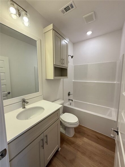 Building Photo - 820 Dockery Ln