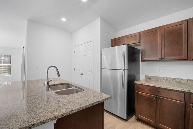 Building Photo - 341-343 Reeves St