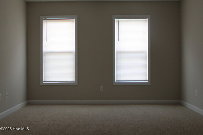 Building Photo - 306 Saratoga Ln