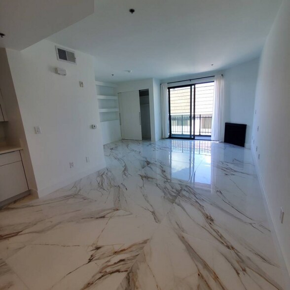 Building Photo - 8811 Burton Wy