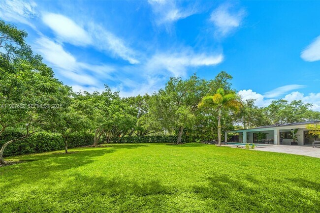 Building Photo - 15121 SW 69th Ct