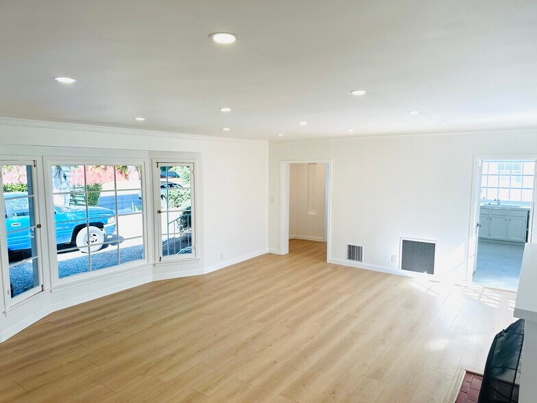 Building Photo - 712 Woodruff Ave