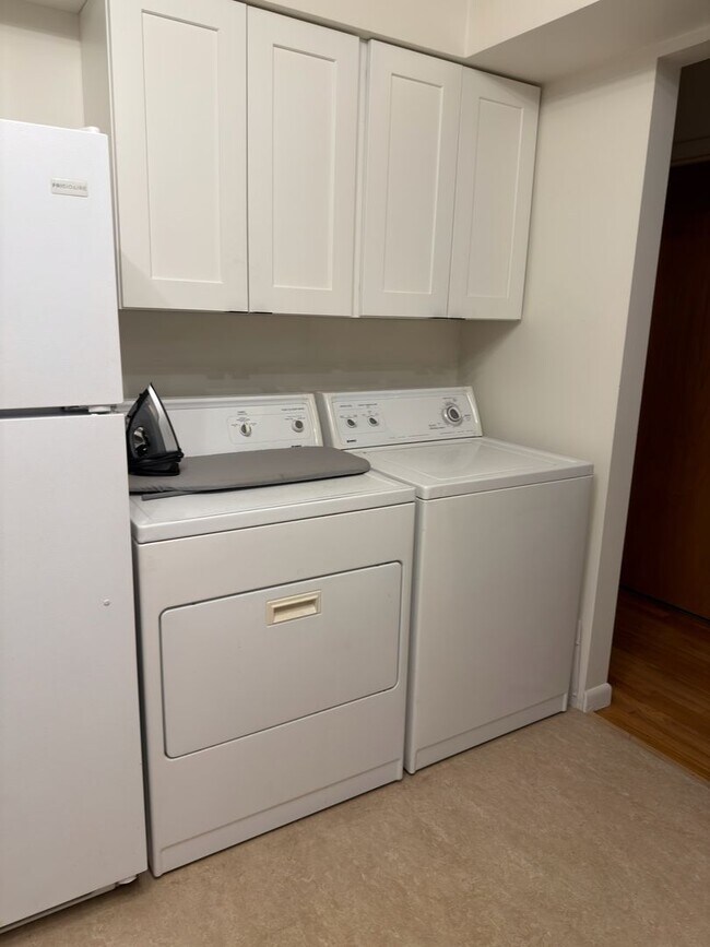 Building Photo - Manito House