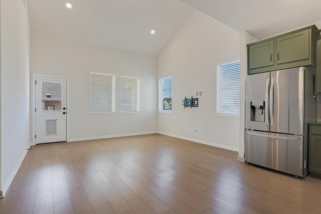 Building Photo - 168 Kings Cyn Dr