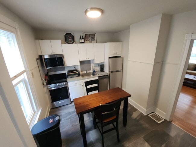 Building Photo - Great Location Conshy Apartment w/Central ...