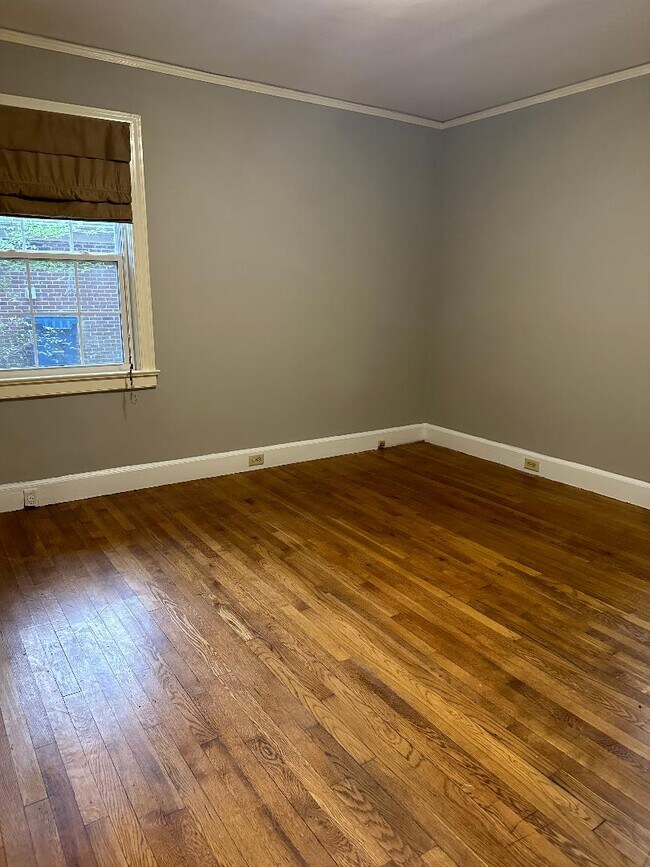 Building Photo - 1517 N Roxboro St