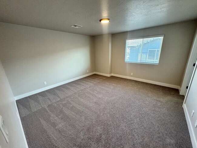 Building Photo - Coral Canyon 4-Bedroom End-Unit Townhome! Brand New!!