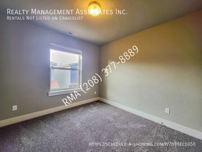 Building Photo - 2663 W Malad St