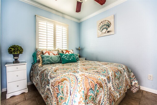 Building Photo - 10811 Termini-San Luis Pass Rd