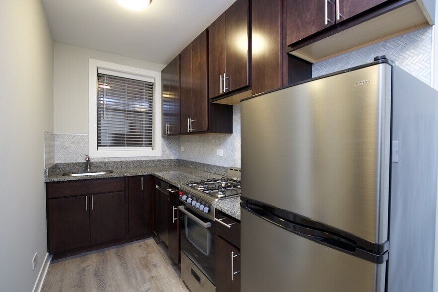 Building Photo - 436 W Belden Ave