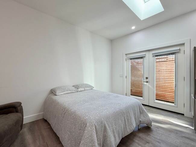 Building Photo - CLA1047