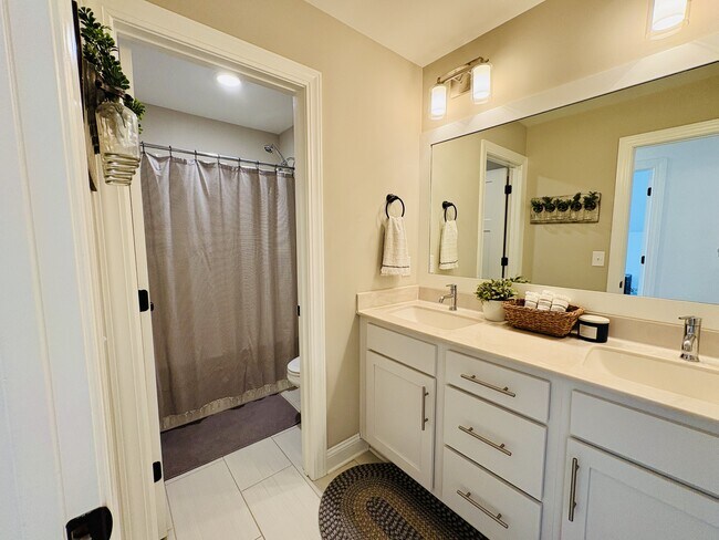 Building Photo - 1268 Easthaven Dr