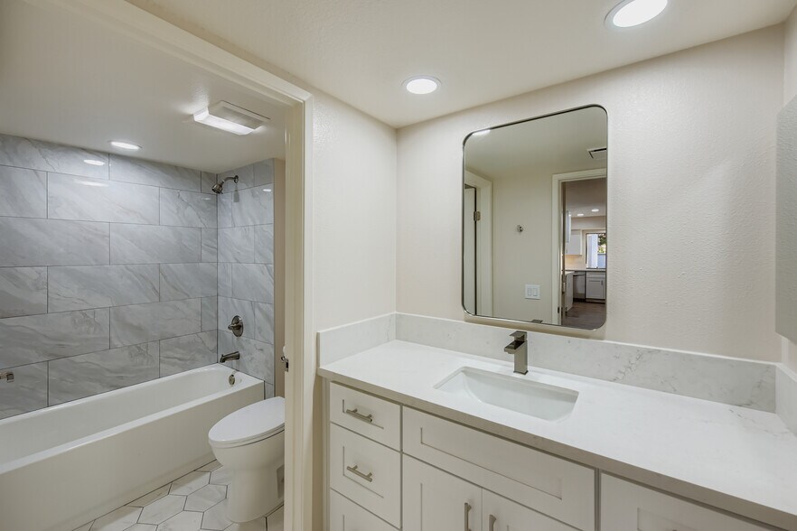 Downstairs tub/shower - 7962 Camino Tranquilo