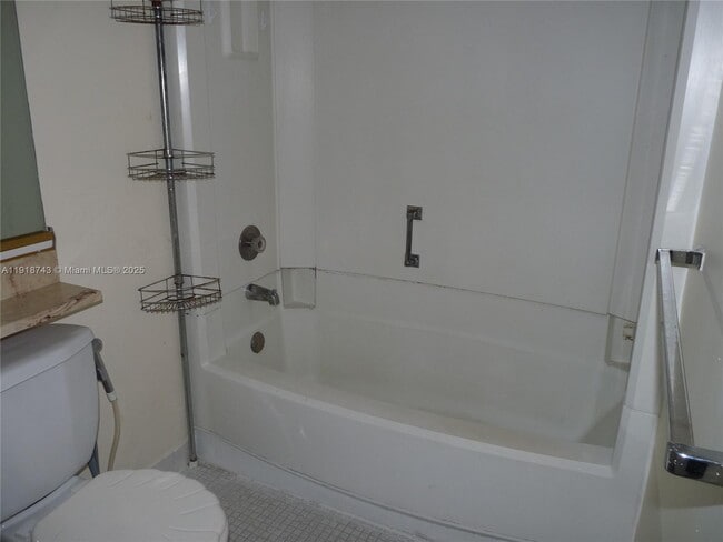 Building Photo - 14415 N Kendall Dr