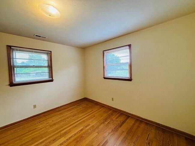 Building Photo - 1504 Thomas Ln